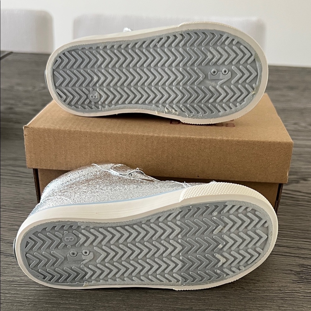 New in Box! See Kai Run Glittery Silver Kids Sneakers - Picture 3 of 4